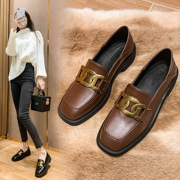 Ikdienas sieviešu apavi no mākslīgās ādas - divi modeļi