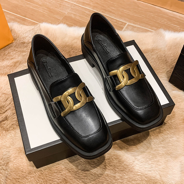 Ikdienas sieviešu apavi no mākslīgās ādas - divi modeļi