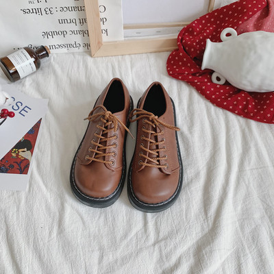 Ikdienas sieviešu ādas apavi ar šņorēm