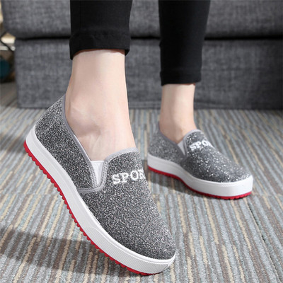 Moteriški tekstiliniai batai su užrašu ir aplikacijomis kelių modelių