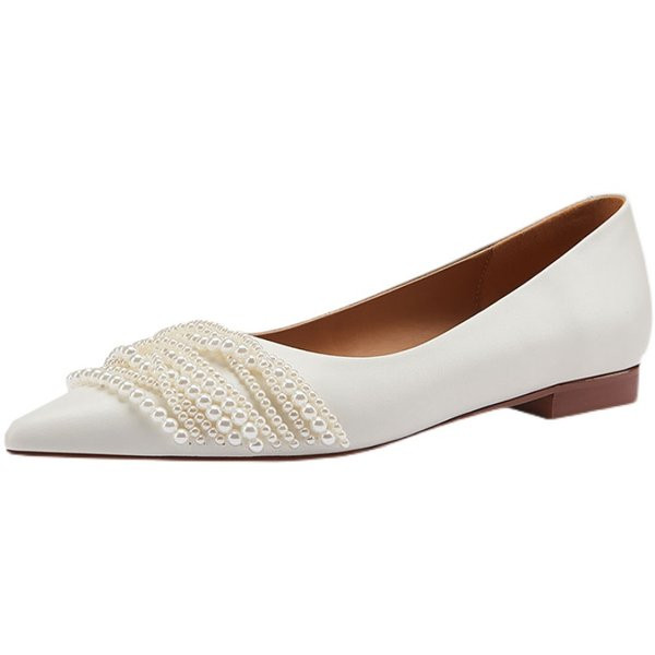 Modernas sieviešu smailas kurpes ar pērlēm