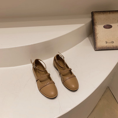 Ikdienas sieviešu ādas apavi ar sprādzi - plakanu zoli