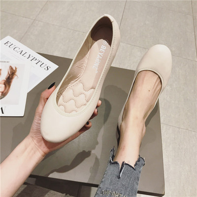 Modernas sieviešu pavasara kurpes vairākās krāsās