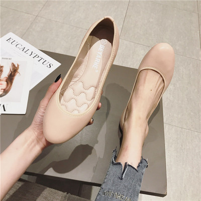 Modernas sieviešu pavasara kurpes vairākās krāsās