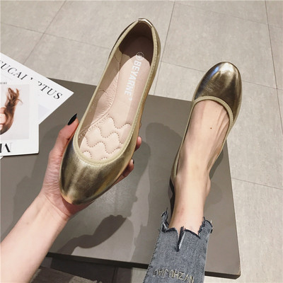 Modernas sieviešu pavasara kurpes vairākās krāsās