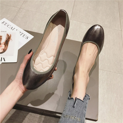 Modernas sieviešu pavasara kurpes vairākās krāsās