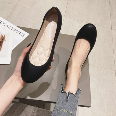 Modernas sieviešu pavasara kurpes vairākās krāsās