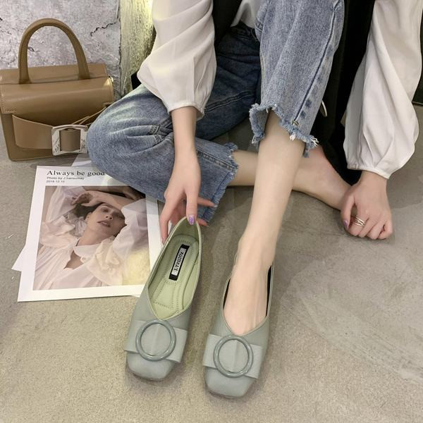 Sieviešu ikdienas plakani apavi ar metāla elementu