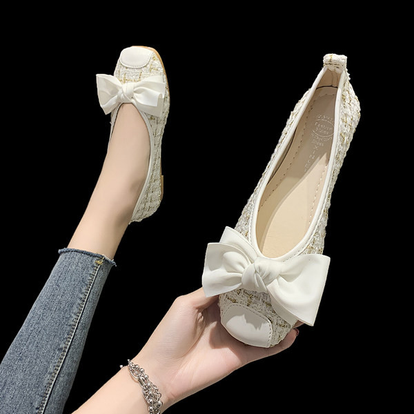 Ikdienas sieviešu apavi ar lenti un plakanu zoli