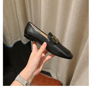 Sieviešu ādas apavi ar metāla apdari vairākās krāsās