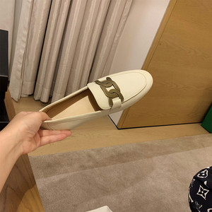 Sieviešu ādas apavi ar metāla apdari vairākās krāsās