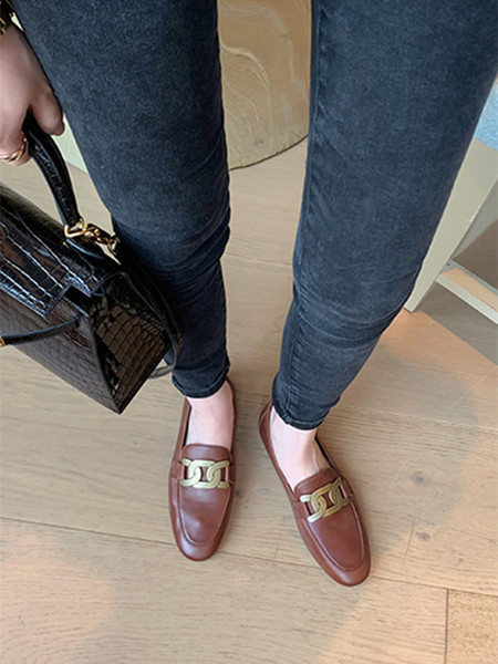 Sieviešu ādas apavi ar metāla apdari vairākās krāsās