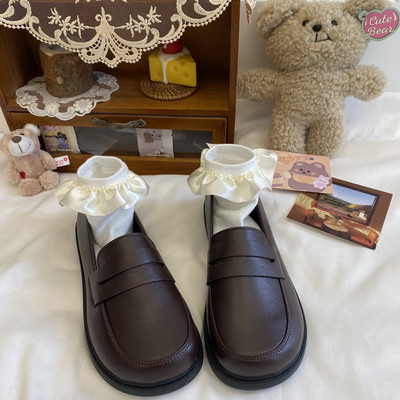 Pavasara ādas sieviešu apavi ar plakanu zoli