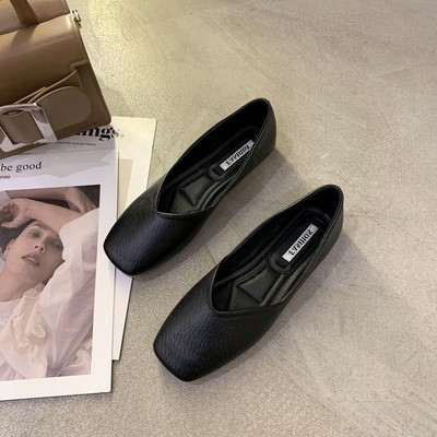 Ikdienas sieviešu apavu vienkāršs modelis