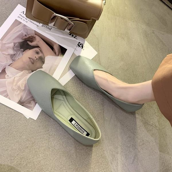 Ikdienas sieviešu apavu vienkāršs modelis