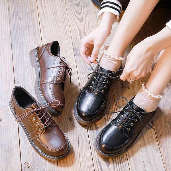 Jauns sieviešu ādas apavu modelis ar mežģīnēm brūnā un melnā krāsā