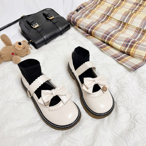 Ādas pavasara sieviešu apavi ar lenti