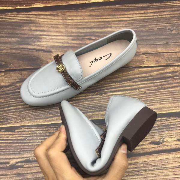 Pantofi de dama din piele cu talpa plate si decor metalic cu litere