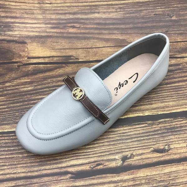 Pantofi de dama din piele cu talpa plate si decor metalic cu litere