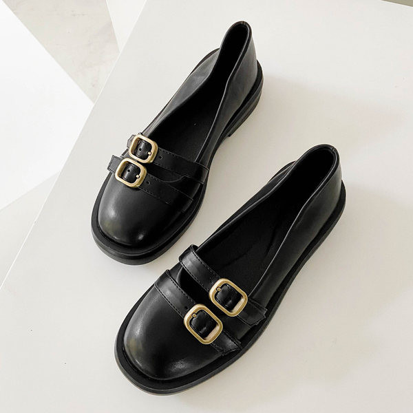 Jauns pavasara apavu modelis no eko ādas ar sprādzēm