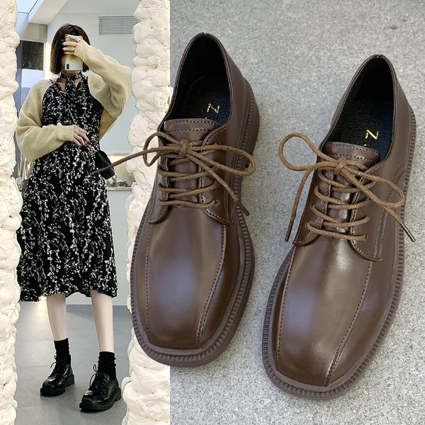 Ikdienas sieviešu ādas apavi ar mežģīnēm melnā un brūnā krāsā