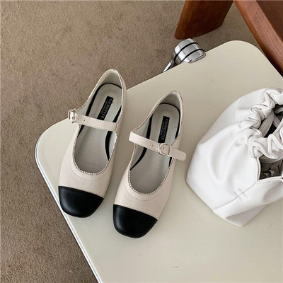 Sieviešu retro stila kurpes ar sprādzi