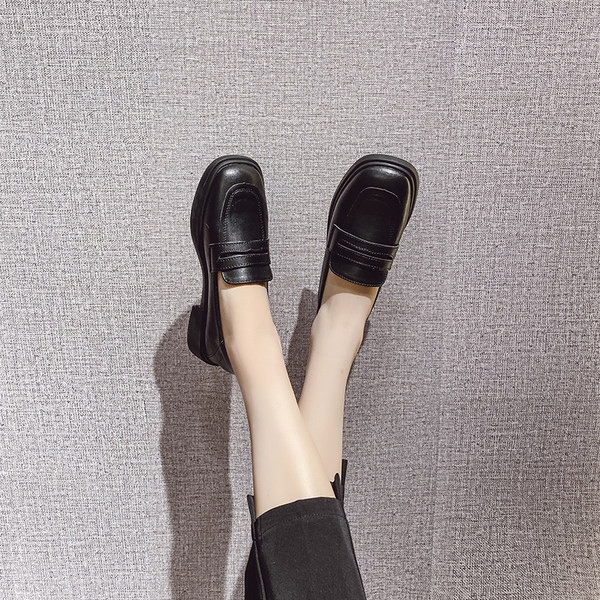 Jauns sieviešu ikdienas apavu modelis no eko ādas melnā krāsā