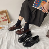 Sieviešu ādas apavi ar sprādzi melnā un brūnā krāsā