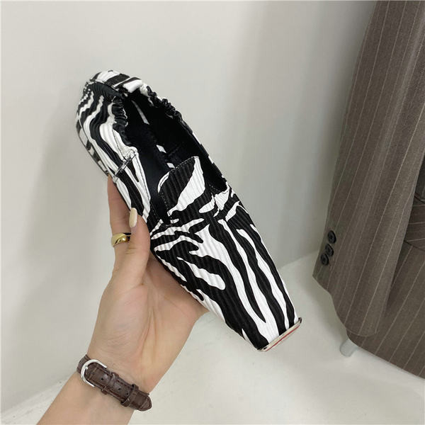 Mūsdienīgi sieviešu ikdienas apavi ar dzīvnieku apdruku vai vienkāršu modeli