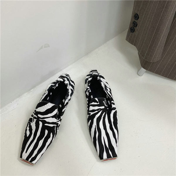 Mūsdienīgi sieviešu ikdienas apavi ar dzīvnieku apdruku vai vienkāršu modeli