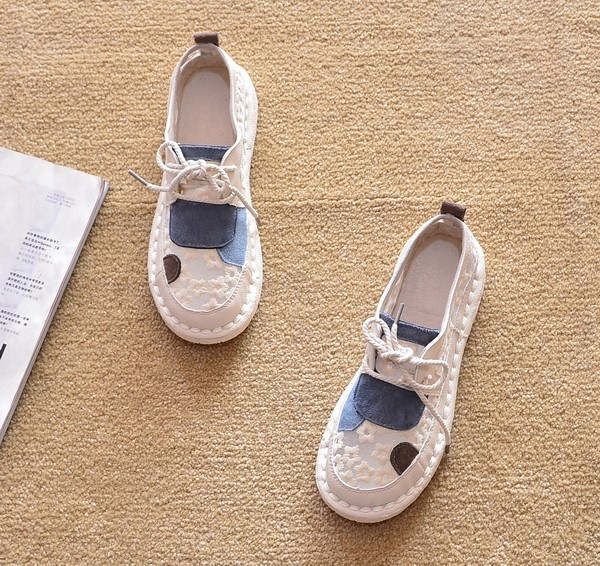 Moteriški laisvalaikio batai plokščiu padu ir siuvinėjimu