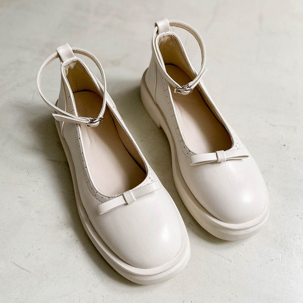 Jauna modeļa ikdienas apavu noapaļots modelis ar lenti un potīšu siksnām