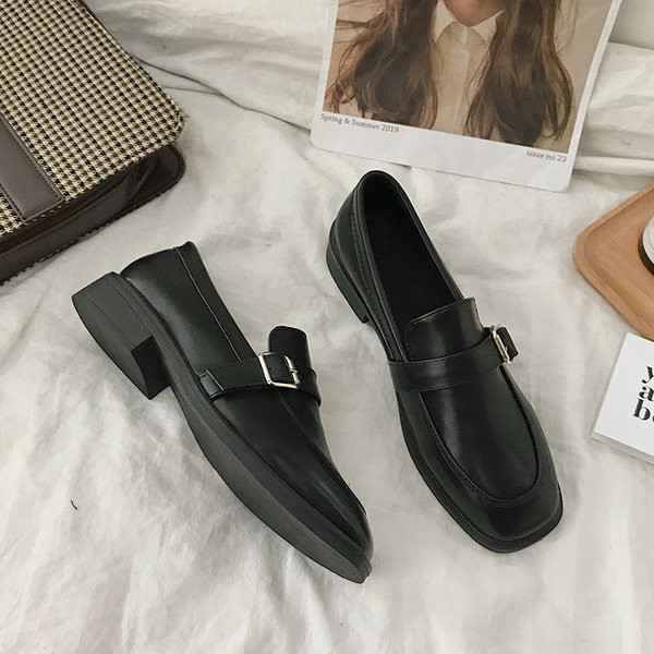 Laisvalaikio moteriški batai iš dirbtinės odos su sagtimi - juodos ir rudos spalvos