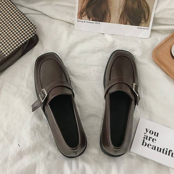 Laisvalaikio moteriški batai iš dirbtinės odos su sagtimi - juodos ir rudos spalvos