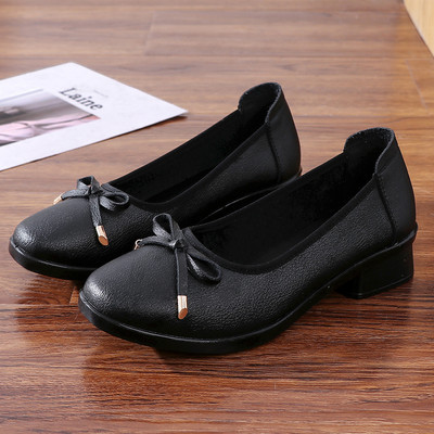 Stilīgi sieviešu apavi ar bieziem papēžiem