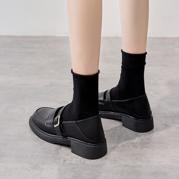 Sieviešu ādas ikdienas apavi ar sprādzi divās krāsās