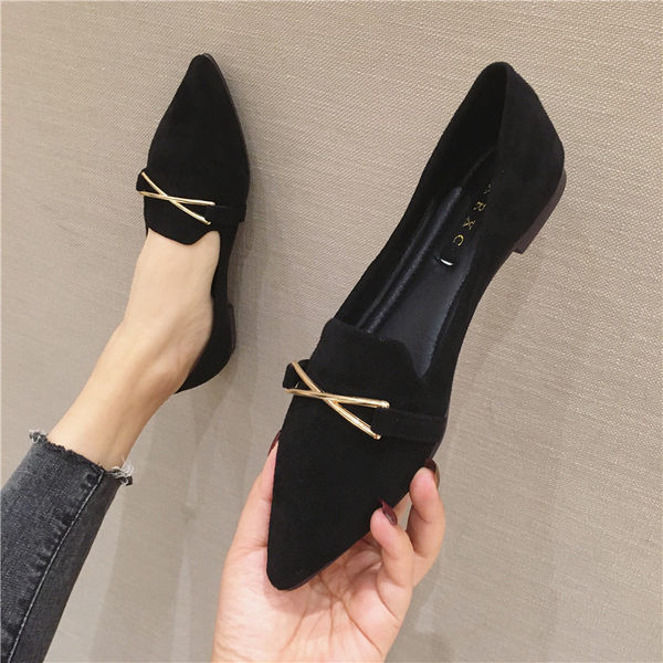 Pavasara ikdienas smailas kurpes ar metāla apdari