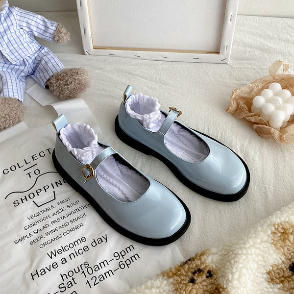 Ikdienas sieviešu apavi ar sprādzi - eko āda