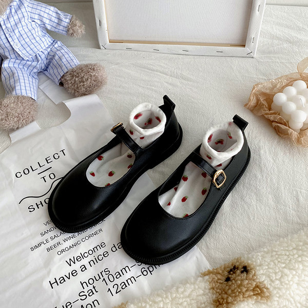 Ikdienas sieviešu apavi ar sprādzi - eko āda