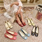 Aktuālie sieviešu apavi no eko ādas ar metāla sprādzi