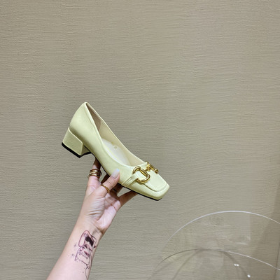 Aktuālie sieviešu apavi no eko ādas ar metāla sprādzi