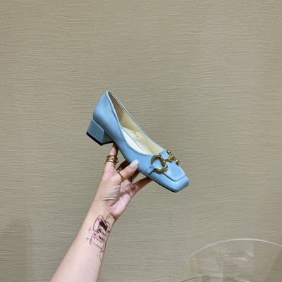 Aktuālie sieviešu apavi no eko ādas ar metāla sprādzi