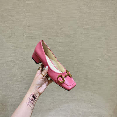 Aktuālie sieviešu apavi no eko ādas ar metāla sprādzi