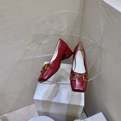 Aktuālie sieviešu apavi no eko ādas ar metāla sprādzi