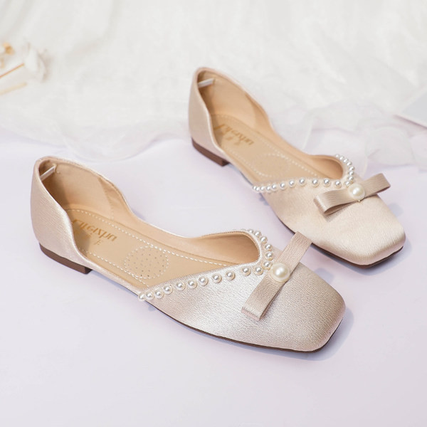 Sieviešu tekstila apavi ar spīdīgu efektu un pērlēm