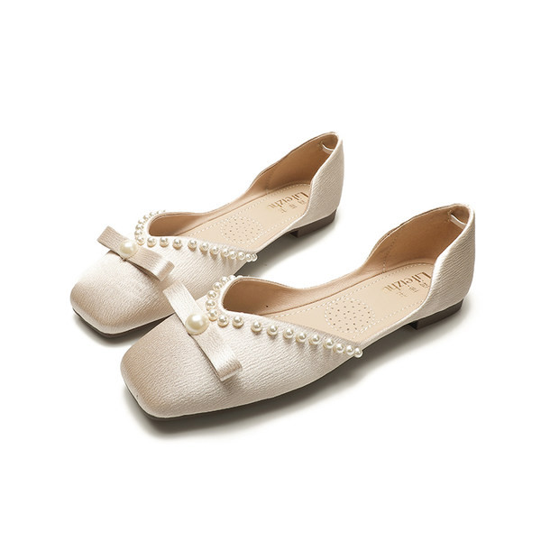 Sieviešu tekstila apavi ar spīdīgu efektu un pērlēm