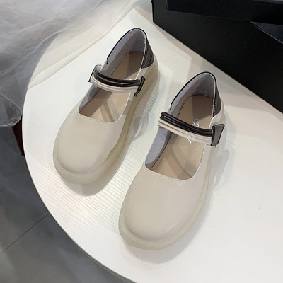 Ikdienas sieviešu apavi no mākslīgās ādas ar plakanu zoli