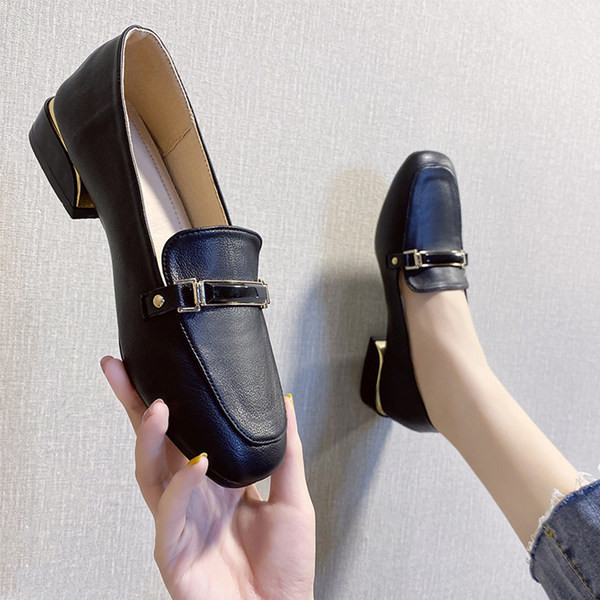 Sieviešu ikdienas ādas apavi ar metāla sprādzi divās krāsās