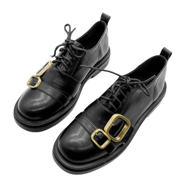 Jauns pavasara-rudens apavu modelis ar šņorēm un sprādzēm