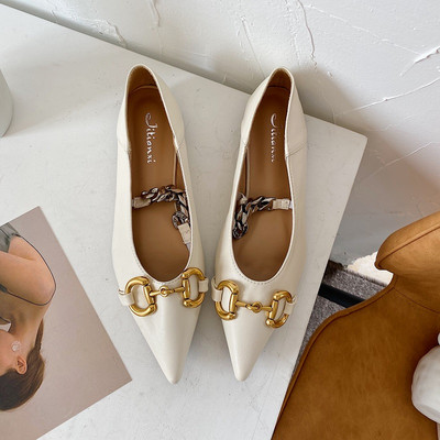 Sieviešu smailie apavi no eko ādas ar metāla apdari